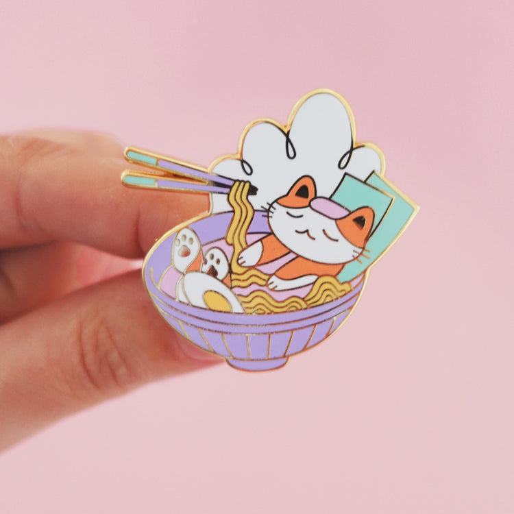 Laura LOW - Pin "Cat Ramen"