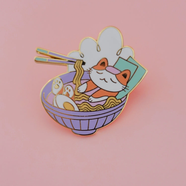 Laura LOW - Pin "Cat Ramen"