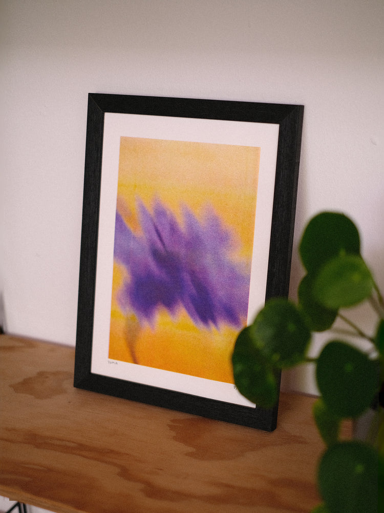 YOMA design factory - Plakat "Blurry Violet Flowers"